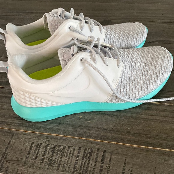 Nike Roshe - Picture 1 of 6